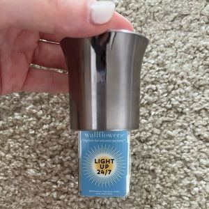 Bath and body works light up wallflower plug
